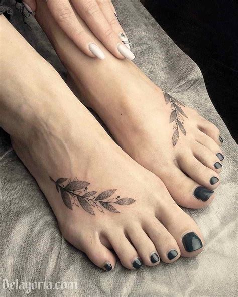 tatuajes de mujer en el pie|Ideas bellas de tatuajes en pies para mujeres